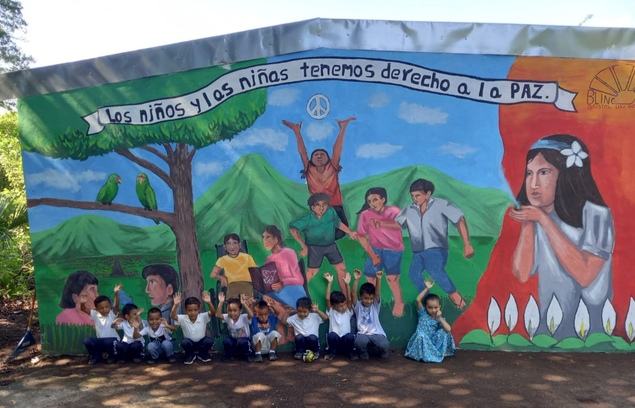 Peace Mural commissioned by Bristol Link with Nicaragua to mark UN World Peace Day. The text reads 'Children have the right to (live in) peace'                                                         